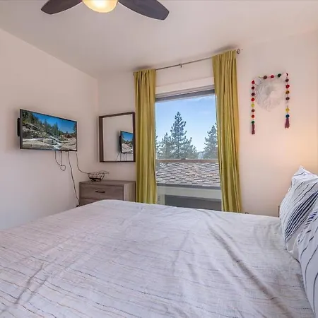 Lake Views, Pet-Friendly Cabin With Hot-Tub In King'S Beach Kings Beach Esterno foto